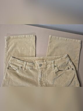 St John’s Bay Women's Size 8 Bootcut Corduroy Pants Beige /Tan Mid Rise